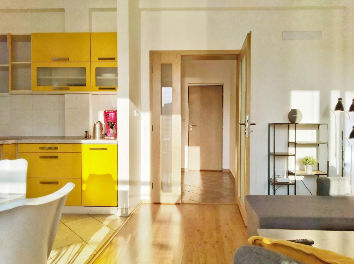 Yellow Apartment Ostrava Luaran gambar
