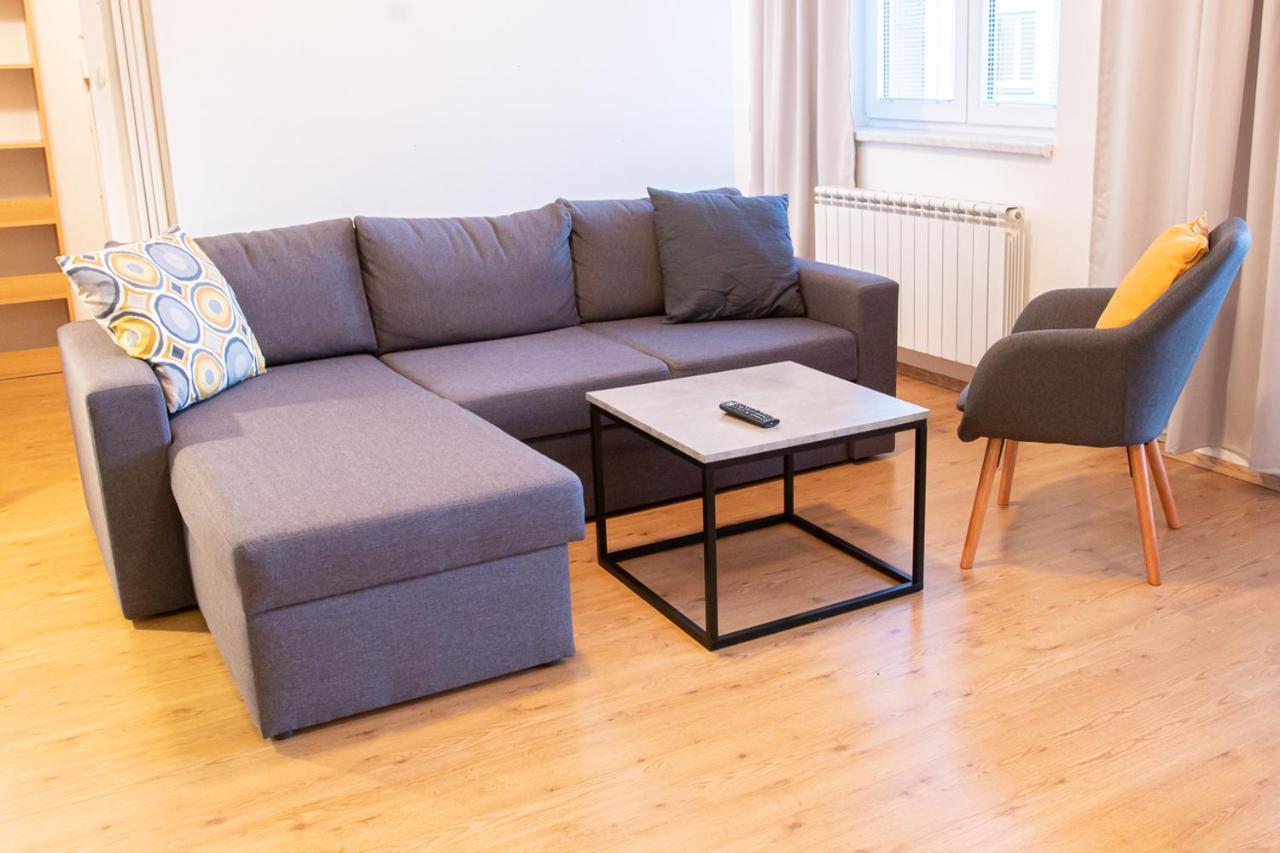 Yellow Apartment Ostrava Luaran gambar