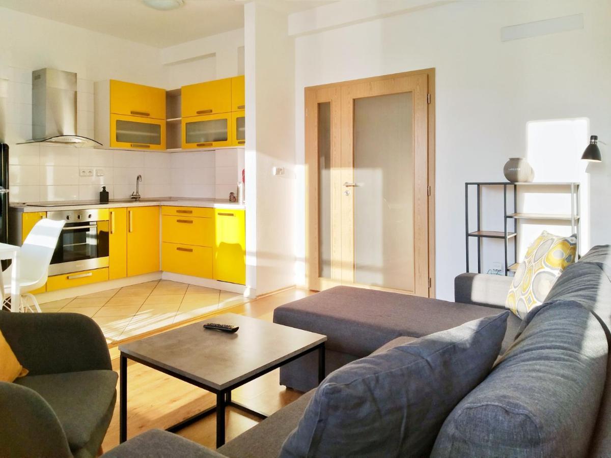 Yellow Apartment Ostrava Luaran gambar