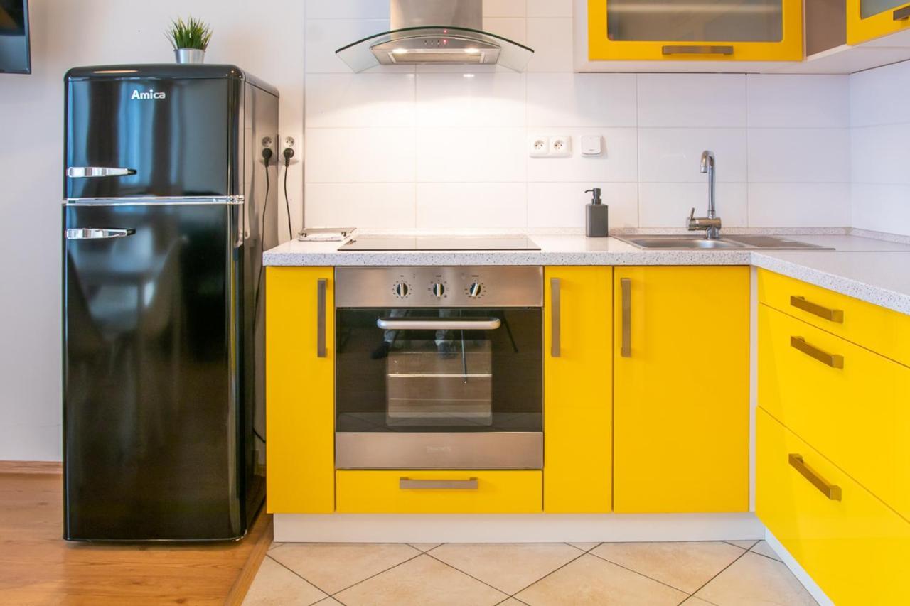Yellow Apartment Ostrava Luaran gambar