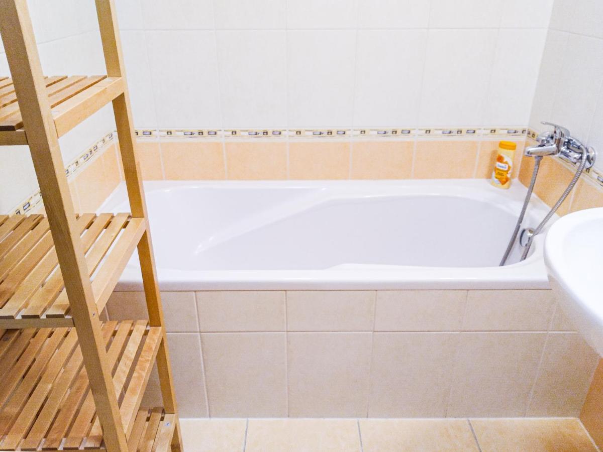 Yellow Apartment Ostrava Luaran gambar