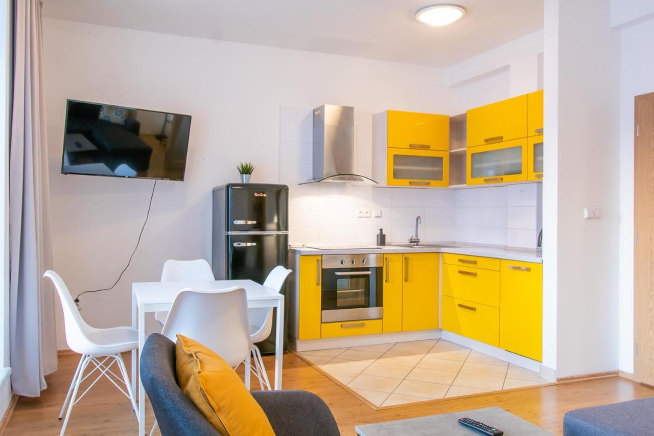 Yellow Apartment Ostrava Luaran gambar